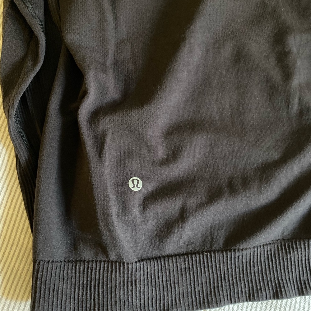 Lululemon long sleeves sweater.
